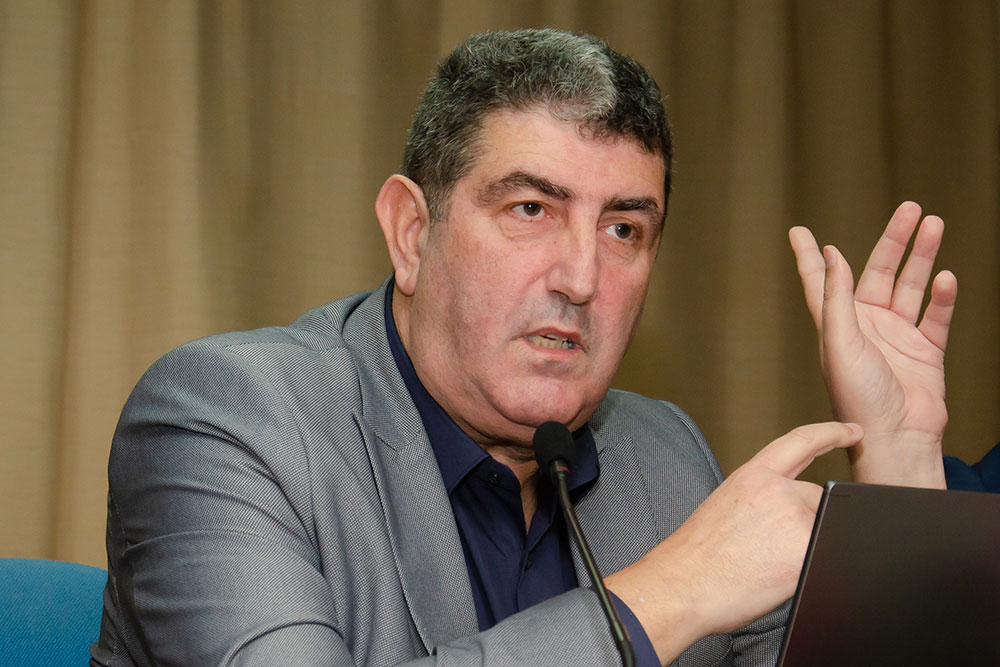 Το θέμα της εξαιρετικής &nbsp;ομιλίας την Δευτέρα 1-12-2025 του κ. Παπαπροδρόμου ήταν: «Η οικονομική διάσταση του κυβερνοεγκλήματος». &nbsp;Θέμα τεράστιο και με πολλές διαστάσεις πέραν της οικονομικής. Η εκδήλωση έγινε σε Συνδιοργάνωση με την Διεύθυνση Αστυνομίας Πιερίας.