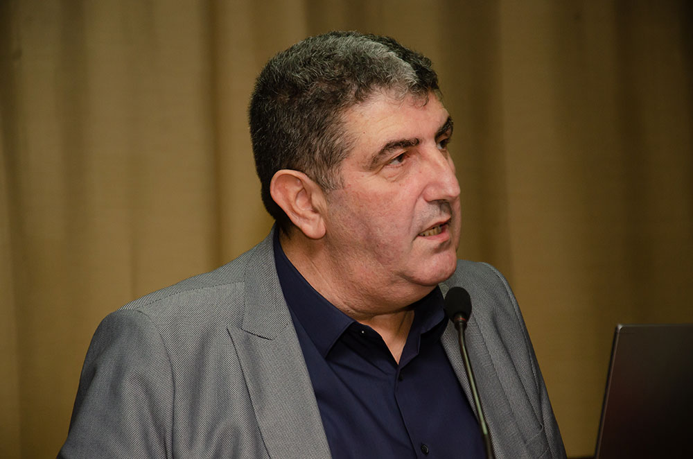 Το θέμα της εξαιρετικής &nbsp;ομιλίας την Δευτέρα 1-12-2025 του κ. Παπαπροδρόμου ήταν: «Η οικονομική διάσταση του κυβερνοεγκλήματος». &nbsp;Θέμα τεράστιο και με πολλές διαστάσεις πέραν της οικονομικής. Η εκδήλωση έγινε σε Συνδιοργάνωση με την Διεύθυνση Αστυνομίας Πιερίας.