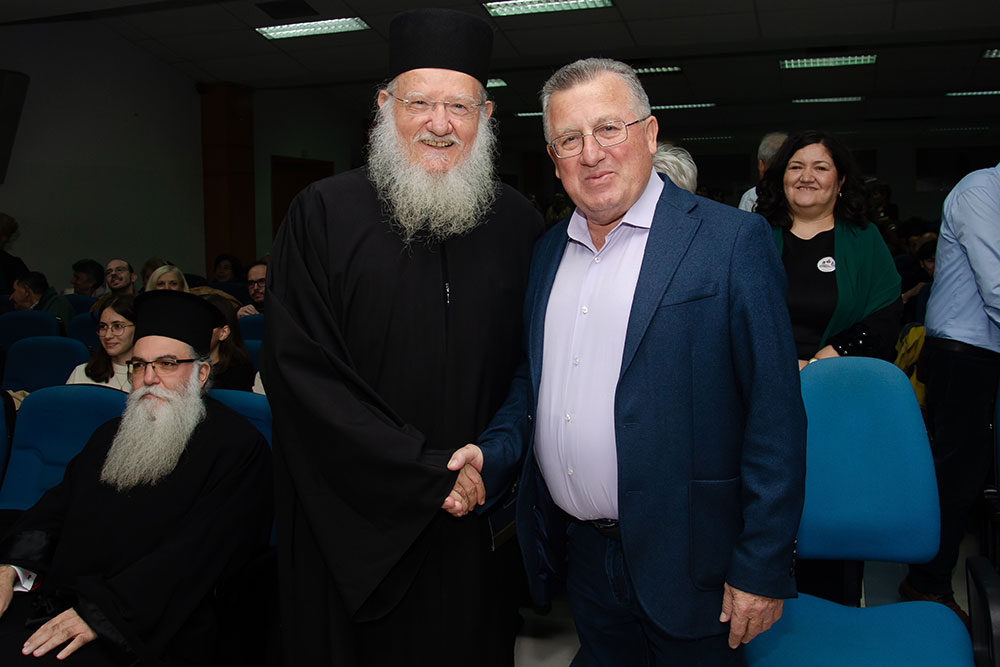 «Γνωριμία» με έναν Άγιο. Τον Άγιο Ιερώνυμο τον Σιμωνοπετρίτη είχαν την χαρά και την Ευλογία να γνωρίσουν οι φίλοι της Σχολής&nbsp; Γονέων Κατερίνης την Δευτέρα 10-11-2025 μέσα από την ομιλία του ιερομονάχου π. Μύρωνος Σιμωνοπετρίτη ο οποίος με γλαφυρό τρόπο παρουσίασε την βιωτή του Οσίου Ιερώνυμου Σιμωνοπετρίτη, του Μικρασιάτη.