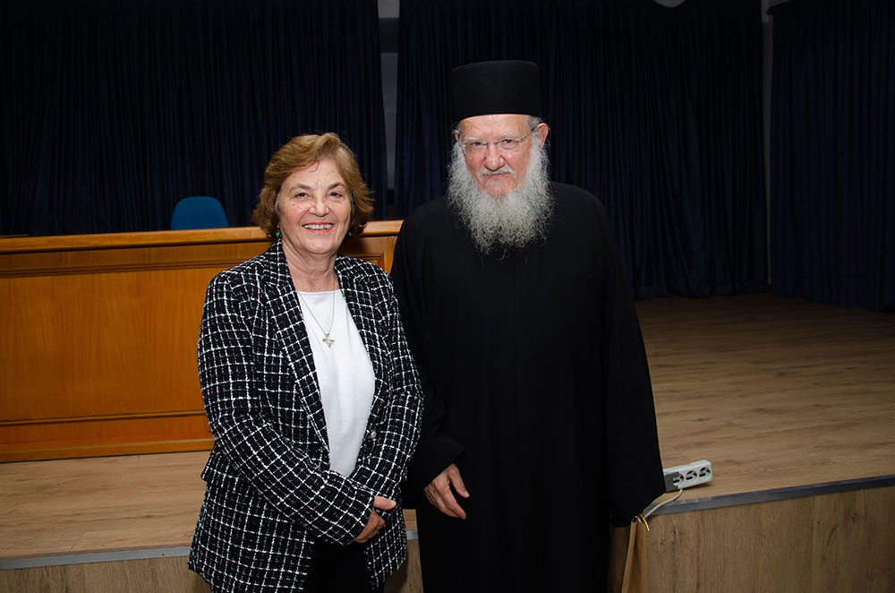 «Γνωριμία» με έναν Άγιο. Τον Άγιο Ιερώνυμο τον Σιμωνοπετρίτη είχαν την χαρά και την Ευλογία να γνωρίσουν οι φίλοι της Σχολής&nbsp; Γονέων Κατερίνης την Δευτέρα 10-11-2025 μέσα από την ομιλία του ιερομονάχου π. Μύρωνος Σιμωνοπετρίτη ο οποίος με γλαφυρό τρόπο παρουσίασε την βιωτή του Οσίου Ιερώνυμου Σιμωνοπετρίτη, του Μικρασιάτη.