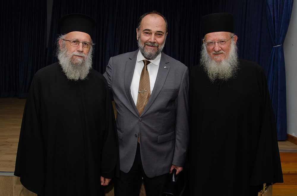 «Γνωριμία» με έναν Άγιο. Τον Άγιο Ιερώνυμο τον Σιμωνοπετρίτη είχαν την χαρά και την Ευλογία να γνωρίσουν οι φίλοι της Σχολής&nbsp; Γονέων Κατερίνης την Δευτέρα 10-11-2025 μέσα από την ομιλία του ιερομονάχου π. Μύρωνος Σιμωνοπετρίτη ο οποίος με γλαφυρό τρόπο παρουσίασε την βιωτή του Οσίου Ιερώνυμου Σιμωνοπετρίτη, του Μικρασιάτη.