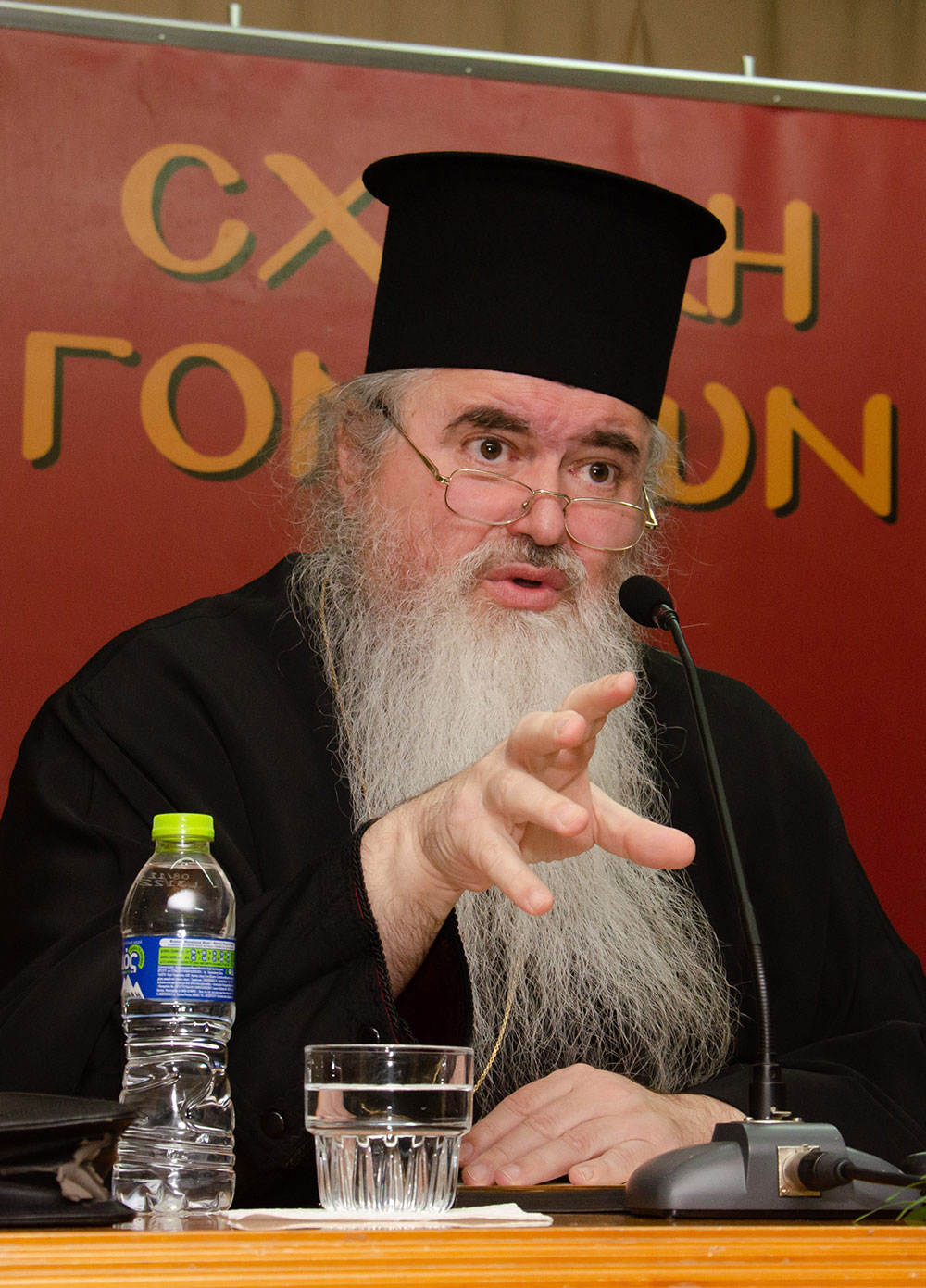 Ο Σεβασμιότατος Μητροπολίτης Νέας Κρήνης και Καλαμαριάς κ.κ. Ιουστίνος συνάρπασε το ακροατήριο της Σχολής Γονέων - Ανοικτό Πανεπιστήμιο Κατερίνης &nbsp;με τον γλυκύτατο και πατερικό λόγο του. Το θέμα της εισηγήσεως του ήταν: «Αναμνήσεις &nbsp;από τον γέροντά μου κυρού Αυγουστίνου Καντιώτη».
