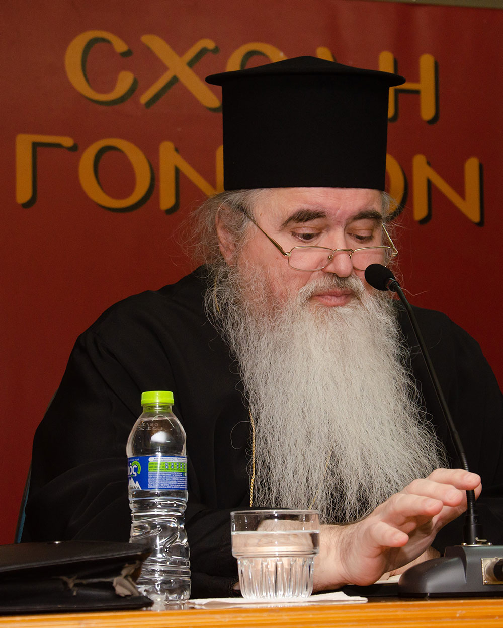 Ο Σεβασμιότατος Μητροπολίτης Νέας Κρήνης και Καλαμαριάς κ.κ. Ιουστίνος συνάρπασε το ακροατήριο της Σχολής Γονέων - Ανοικτό Πανεπιστήμιο Κατερίνης &nbsp;με τον γλυκύτατο και πατερικό λόγο του. Το θέμα της εισηγήσεως του ήταν: «Αναμνήσεις &nbsp;από τον γέροντά μου κυρού Αυγουστίνου Καντιώτη».