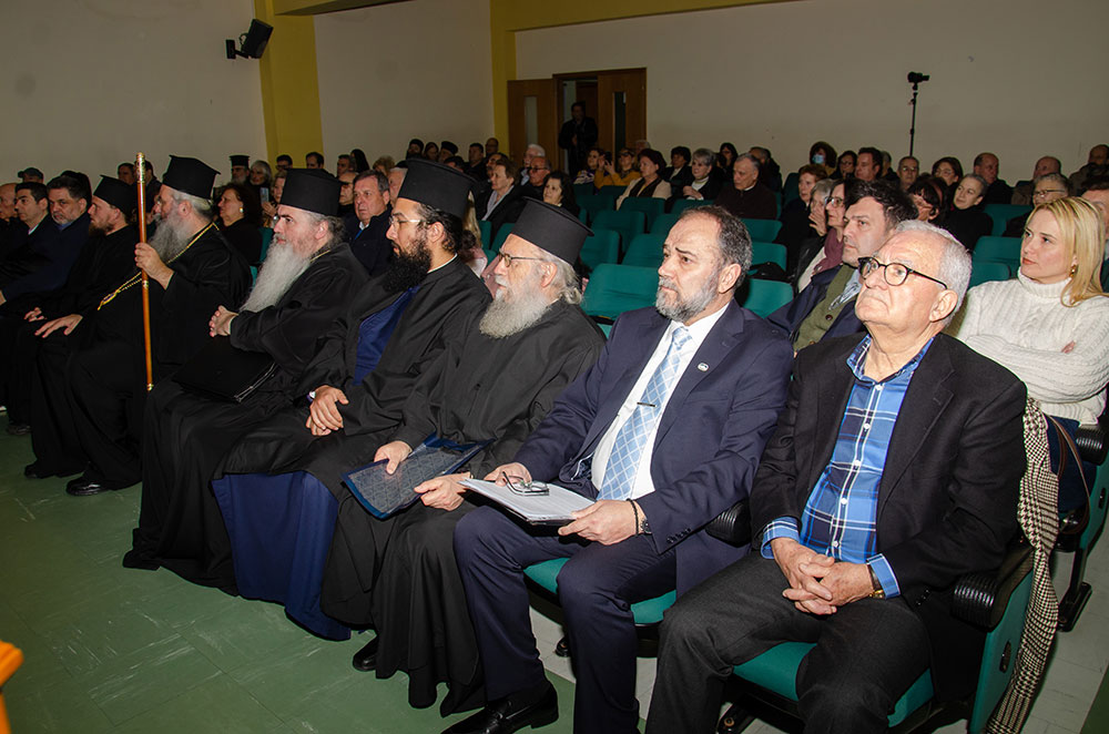 Ο Σεβασμιότατος Μητροπολίτης Νέας Κρήνης και Καλαμαριάς κ.κ. Ιουστίνος συνάρπασε το ακροατήριο της Σχολής Γονέων - Ανοικτό Πανεπιστήμιο Κατερίνης &nbsp;με τον γλυκύτατο και πατερικό λόγο του. Το θέμα της εισηγήσεως του ήταν: «Αναμνήσεις &nbsp;από τον γέροντά μου κυρού Αυγουστίνου Καντιώτη».