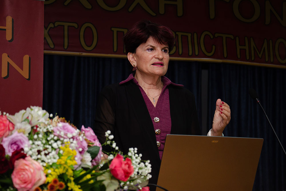 Η κ.  Μαρία Γκόσμα, μαία και συγγραφέας ήταν η επίσημη ομιλήτρια την Δευτέρα 17-11-2025 στην Σχολή Γονέων Κατερίνης με θέμα: «Δημιουργία Ζωής» και περιέγραψε -ολιστικά- την βιολογική και ψυχοπνευματική μας ανάπτυξη και εξέλιξη κατά την ενδομήτρια ζωή μας, με απλό και  κατανοητό τρόπο. 
