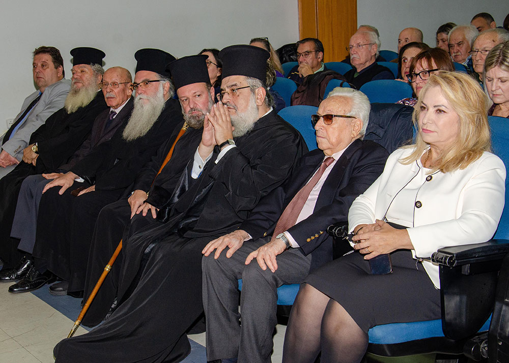 Πλημμύρισε από την «παρουσία» και την «ευωδία» του Αγίου Δημητρίου του Μυροβλήτη το Συνεδριακό κέντρο της Κατερίνης στην  πρεμιέρα των εκδηλώσεων της Σχολής Γονέων – Ανοικτό Πανεπιστήμιο Κατερίνης με επίσημο ομιλητή και καλεσμένο τον Παναγιώτατο Μητροπολίτη Θεσσαλονίκης κ.κ. ΦΙΛΟΘΕΟ, ο οποίος μίλησε με γλαφυρό και αφοπλιστικό λόγο για τον Προστάτη Άγιο της Θεσσαλονίκης τον Άγιο Δημήτριο.