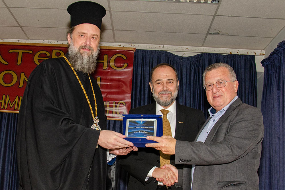 Πλημμύρισε από την «παρουσία» και την «ευωδία» του Αγίου Δημητρίου του Μυροβλήτη το Συνεδριακό κέντρο της Κατερίνης στην  πρεμιέρα των εκδηλώσεων της Σχολής Γονέων – Ανοικτό Πανεπιστήμιο Κατερίνης με επίσημο ομιλητή και καλεσμένο τον Παναγιώτατο Μητροπολίτη Θεσσαλονίκης κ.κ. ΦΙΛΟΘΕΟ, ο οποίος μίλησε με γλαφυρό και αφοπλιστικό λόγο για τον Προστάτη Άγιο της Θεσσαλονίκης τον Άγιο Δημήτριο.