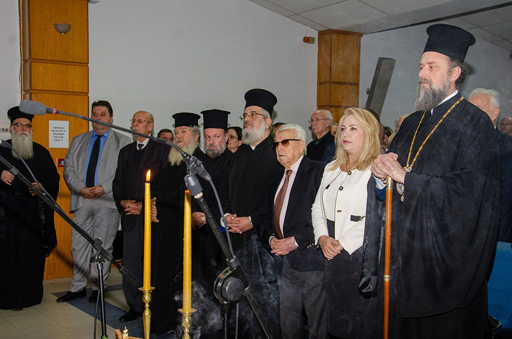 Πλημμύρισε από την «παρουσία» και την «ευωδία» του Αγίου Δημητρίου του Μυροβλήτη το Συνεδριακό κέντρο της Κατερίνης στην&nbsp; πρεμιέρα των εκδηλώσεων της Σχολής Γονέων – Ανοικτό Πανεπιστήμιο Κατερίνης με επίσημο ομιλητή και καλεσμένο τον Παναγιώτατο Μητροπολίτη Θεσσαλονίκης κ.κ. ΦΙΛΟΘΕΟ, ο οποίος μίλησε με γλαφυρό και αφοπλιστικό λόγο για τον Προστάτη Άγιο της Θεσσαλονίκης τον Άγιο Δημήτριο.
