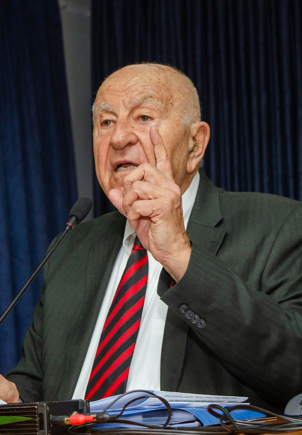 Αυλαία στις εκδηλώσεις της Σχολής Γονέων - Ανοικτό Πανεπιστήμιο Κατερίνης για την Ακαδημαϊκή χρονιά 2025-2026 με μια μοναδική ομιλία του πρώην Γερουσιαστή, πρώην Πρόεδρου της Βουλής του New Hamshire και Πρόεδρο της Ελληνοαμερικανικής Ένωσης Αθήνας κ. Κρίς Σπύρου και θέμα "Η ΜΑΚΕΔΟΝΙΑ ΜΑΣ". H εκδήλωση πραγματοποιήθηκε σε Συνδιοργάνωση με την Δευτεροβάθμια Εκπαίδευση Πιερίας