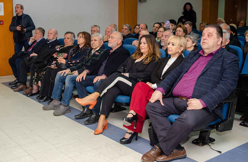 Αυλαία στις εκδηλώσεις της Σχολής Γονέων - Ανοικτό Πανεπιστήμιο Κατερίνης για την Ακαδημαϊκή χρονιά 2025-2026 με μια μοναδική ομιλία του πρώην Γερουσιαστή, πρώην Πρόεδρου της Βουλής του New Hamshire και Πρόεδρο της Ελληνοαμερικανικής Ένωσης Αθήνας κ. Κρίς Σπύρου και θέμα "Η ΜΑΚΕΔΟΝΙΑ ΜΑΣ". H εκδήλωση πραγματοποιήθηκε σε Συνδιοργάνωση με την Δευτεροβάθμια Εκπαίδευση Πιερίας