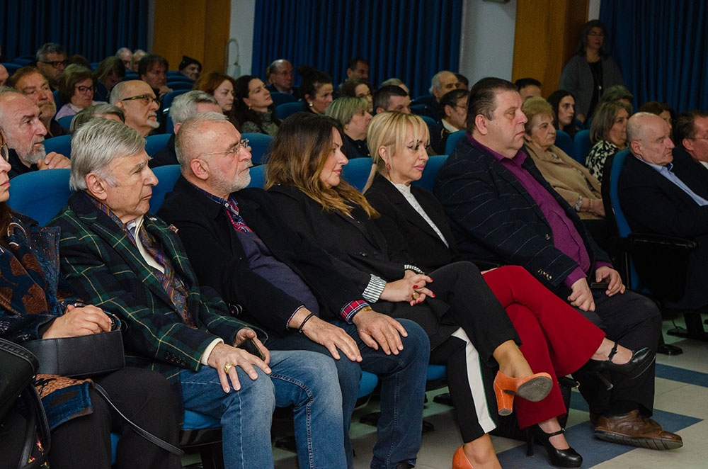 Αυλαία στις εκδηλώσεις της Σχολής Γονέων - Ανοικτό Πανεπιστήμιο Κατερίνης για την Ακαδημαϊκή χρονιά 2025-2026 με μια μοναδική ομιλία του πρώην Γερουσιαστή, πρώην Πρόεδρου της Βουλής του New Hamshire και Πρόεδρο της Ελληνοαμερικανικής Ένωσης Αθήνας κ. Κρίς Σπύρου και θέμα "Η ΜΑΚΕΔΟΝΙΑ ΜΑΣ". H εκδήλωση πραγματοποιήθηκε σε Συνδιοργάνωση με την Δευτεροβάθμια Εκπαίδευση Πιερίας
