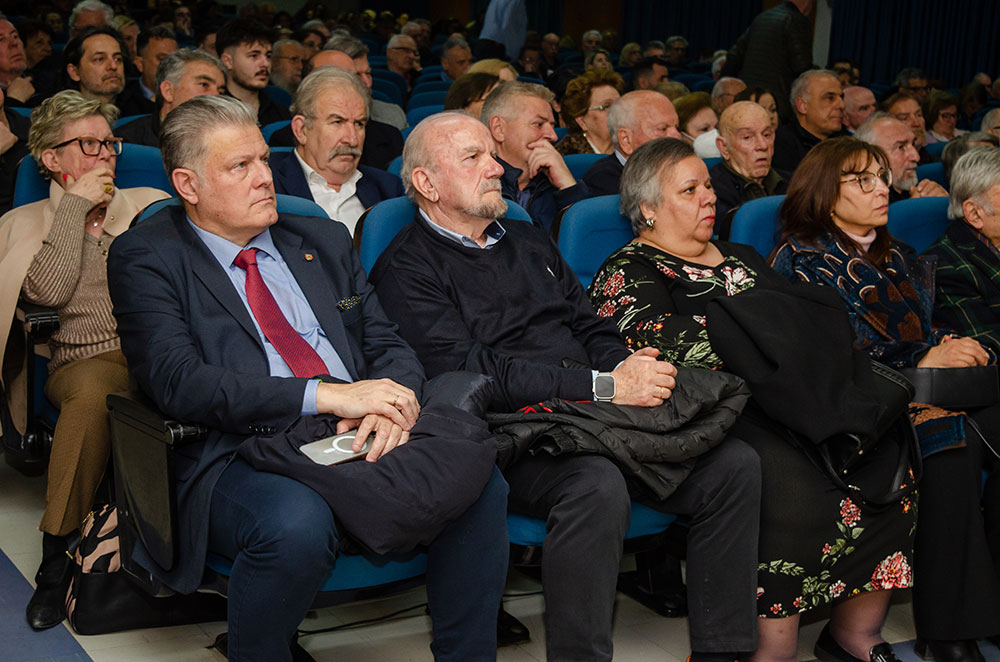 Αυλαία στις εκδηλώσεις της Σχολής Γονέων - Ανοικτό Πανεπιστήμιο Κατερίνης για την Ακαδημαϊκή χρονιά 2025-2026 με μια μοναδική ομιλία του πρώην Γερουσιαστή, πρώην Πρόεδρου της Βουλής του New Hamshire και Πρόεδρο της Ελληνοαμερικανικής Ένωσης Αθήνας κ. Κρίς Σπύρου και θέμα "Η ΜΑΚΕΔΟΝΙΑ ΜΑΣ". H εκδήλωση πραγματοποιήθηκε σε Συνδιοργάνωση με την Δευτεροβάθμια Εκπαίδευση Πιερίας