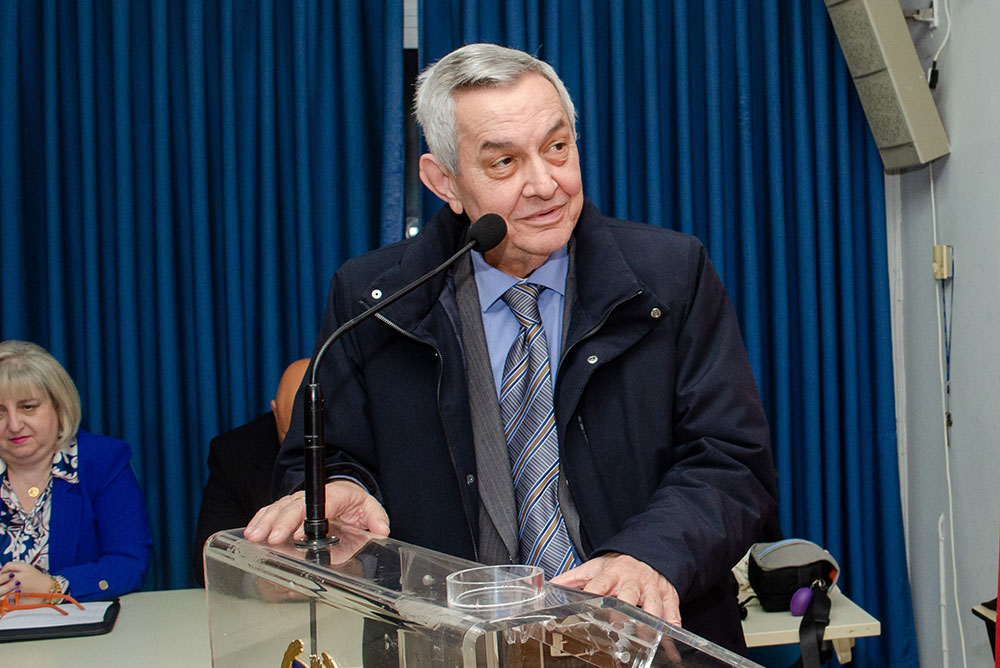 Αυλαία στις εκδηλώσεις της Σχολής Γονέων - Ανοικτό Πανεπιστήμιο Κατερίνης για την Ακαδημαϊκή χρονιά 2025-2026 με μια μοναδική ομιλία του πρώην Γερουσιαστή, πρώην Πρόεδρου της Βουλής του New Hamshire και Πρόεδρο της Ελληνοαμερικανικής Ένωσης Αθήνας κ. Κρίς Σπύρου και θέμα "Η ΜΑΚΕΔΟΝΙΑ ΜΑΣ". H εκδήλωση πραγματοποιήθηκε σε Συνδιοργάνωση με την Δευτεροβάθμια Εκπαίδευση Πιερίας