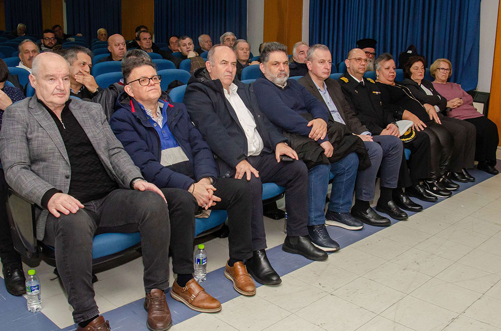 Συγκλόνισαν με τις προσωπικές τους μαρτυρίες για την Κρίση των Ιμίων ο Αντιναύαρχος Π.Ν. ε.α. Σπυρίδων Κονιδάρης και ο Υποναύαρχος Π.Ν. ε.α. Δημήτριος Τσαΐλάς την Δευτέρα 26 Ιανουαρίου 2026 στο αφιέρωμα της Σχολής Γονέων – Ανοικτό Πανεπιστήμιο Κατερίνης με αφορμή τα 30 χρόνια από την κρίση των Ιμίων η οποία κορυφώθηκε τις πρώτες πρωινές ώρες της 31ης Ιανουαρίου 1996, φέρνοντας Ελλάδα και Τουρκία στα πρόθυρα ένοπλης αντιπαράθεσης.  