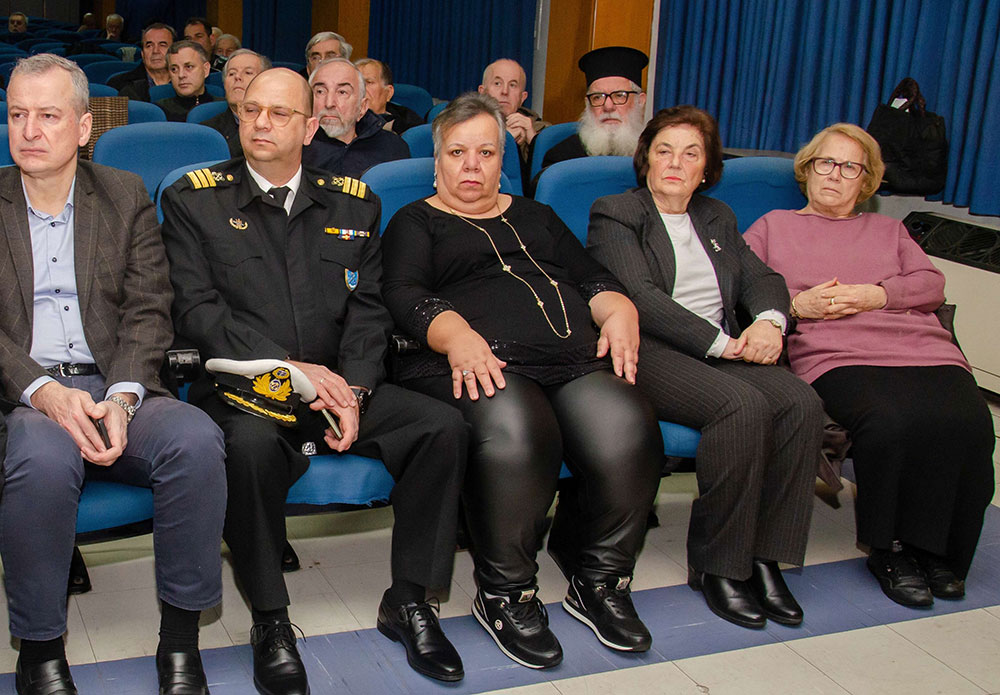 Συγκλόνισαν με τις προσωπικές τους μαρτυρίες για την Κρίση των Ιμίων ο Αντιναύαρχος Π.Ν. ε.α. Σπυρίδων Κονιδάρης και ο Υποναύαρχος Π.Ν. ε.α. Δημήτριος Τσαΐλάς την Δευτέρα 26 Ιανουαρίου 2026 στο αφιέρωμα της Σχολής Γονέων – Ανοικτό Πανεπιστήμιο Κατερίνης με αφορμή τα 30 χρόνια από την κρίση των Ιμίων η οποία κορυφώθηκε τις πρώτες πρωινές ώρες της 31ης Ιανουαρίου 1996, φέρνοντας Ελλάδα και Τουρκία στα πρόθυρα ένοπλης αντιπαράθεσης.  