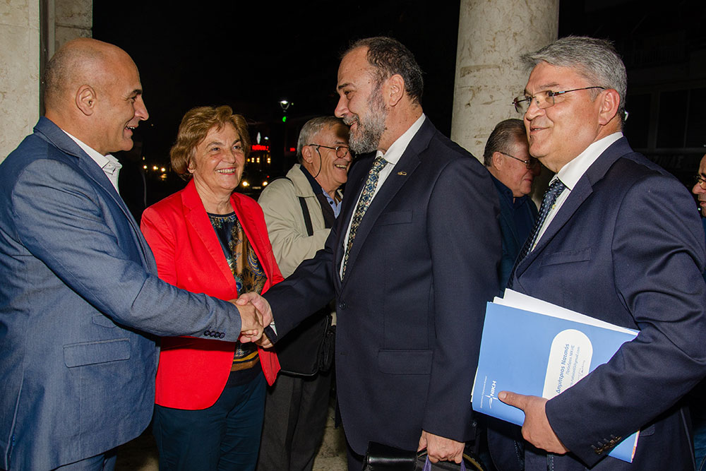 Την Δευτέρα 27 Οκτωβρίου 2025 οι πολυπληθείς φίλοι του Ανοικτού Πανεπιστημίου Κατερίνης, είχαν την τύχη να απολαύσουν μια υπέροχη μυσταγωγία Ορθοδοξίας και Ελλάδας.  •	Δημήτριος Νατσιός: Η Πατρίδα, η Ηθική και η Πίστη πολεμούνται συνειδητά μέσα στο σχολείο! •	Κωνσταντίνος Κρακατσάνης: Πολλοί Χριστιανοί ΔΕΝ βιώνουν απουσία του Αγίου Παϊσιου. Αντιθέτως! •	Νικήτας Τσακίρογλου: Ο ρόλος που υποδύθηκα του Αγίου Αρσενίου του Καππαδόκη, με γέμισε, με πλήρωσε πνευματικά και είχα την Ευλογία να την μοιραστώ με τον κόσμο!