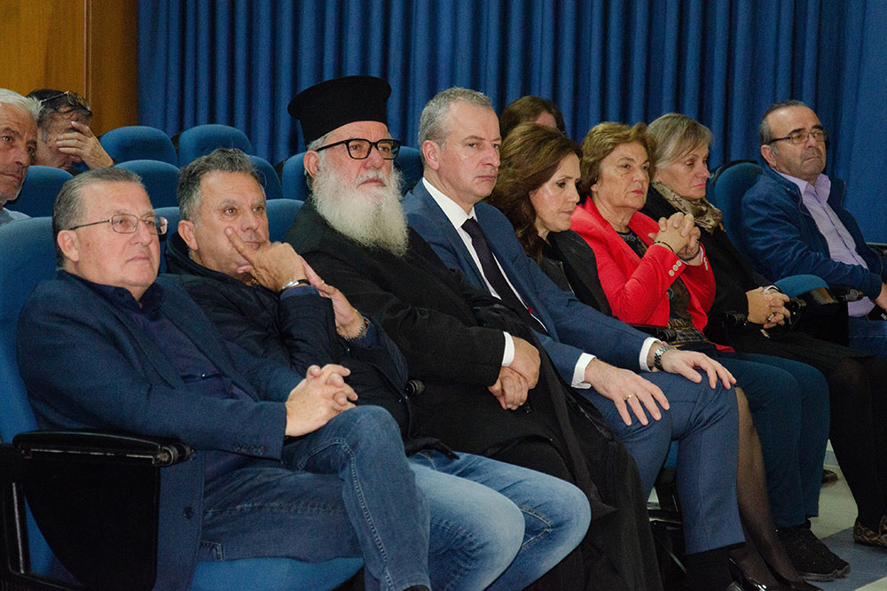 Την Δευτέρα 27 Οκτωβρίου 2025 οι πολυπληθείς φίλοι του Ανοικτού Πανεπιστημίου Κατερίνης, είχαν την τύχη να απολαύσουν μια υπέροχη μυσταγωγία Ορθοδοξίας και Ελλάδας.  •	Δημήτριος Νατσιός: Η Πατρίδα, η Ηθική και η Πίστη πολεμούνται συνειδητά μέσα στο σχολείο! •	Κωνσταντίνος Κρακατσάνης: Πολλοί Χριστιανοί ΔΕΝ βιώνουν απουσία του Αγίου Παϊσιου. Αντιθέτως! •	Νικήτας Τσακίρογλου: Ο ρόλος που υποδύθηκα του Αγίου Αρσενίου του Καππαδόκη, με γέμισε, με πλήρωσε πνευματικά και είχα την Ευλογία να την μοιραστώ με τον κόσμο!