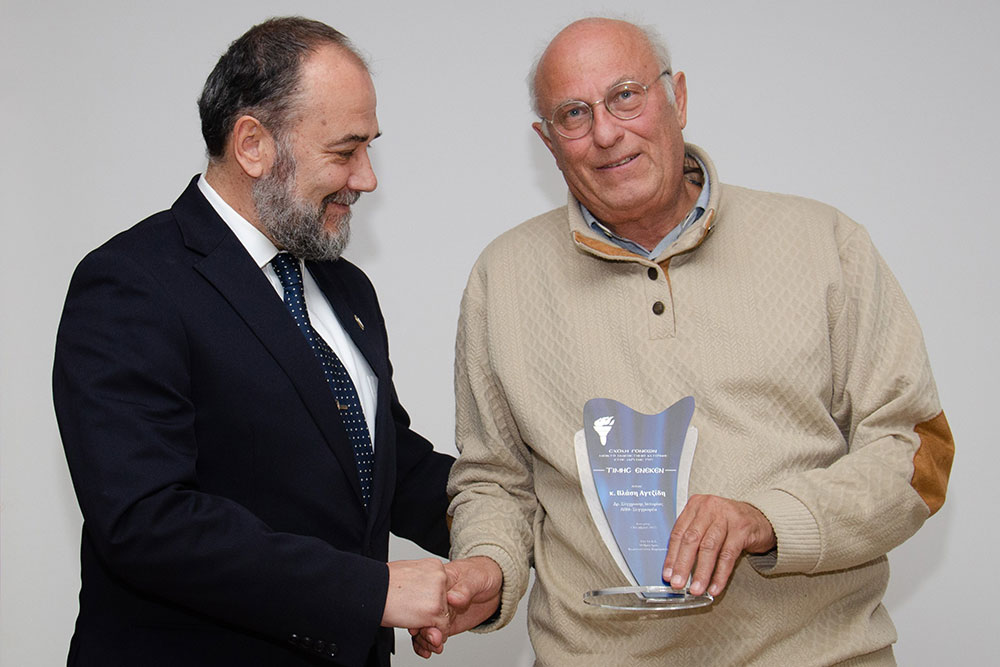 Συγκινητική η ομιλία του Δρ. Σύγχρονης Ιστορίας Α.Π.Θ. και συγγραφέα Βλάση Αγτζίδη που πραγματοποιήθηκε την Δευτέρα 3 Νοεμβρίου 2025 στην Σχολή Γονέων – Ανοικτό Πανεπιστήμιο Κατερίνης σε Συνδιοργάνωση με την Ένωση Ποντίων Πιερίας που είχε θέμα την μεγάλη ανθρωπιστική επιχείρηση «Χρυσόμαλλο δέρας» που οργάνωσε και υλοποίησε η Ελλάδα για να παραλάβει τους Έλληνες ομογενείς στην Αμπχαζία.
