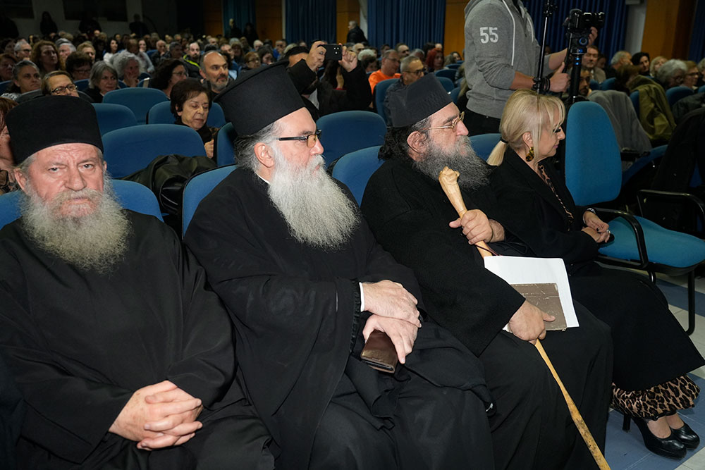 Συγκλονιστικός ο παπά Βαγγέλης Παπανικολάου στην κατάμεστη αίθουσα του Συνεδριακού κέντρου Κατερίνης με θέμα: «Ίνα τι κρίνεις τον αδερφό σου;» την Δευτέρα 8-12-2025. 
