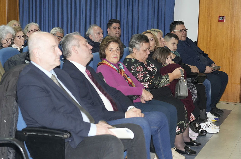 Συγκλονιστικός ο παπά Βαγγέλης Παπανικολάου στην κατάμεστη αίθουσα του Συνεδριακού κέντρου Κατερίνης με θέμα: «Ίνα τι κρίνεις τον αδερφό σου;» την Δευτέρα 8-12-2025. 