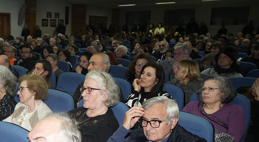 Συγκλονιστικός ο παπά Βαγγέλης Παπανικολάου στην κατάμεστη αίθουσα του Συνεδριακού κέντρου Κατερίνης με θέμα: «Ίνα τι κρίνεις τον αδερφό σου;» την Δευτέρα 8-12-2025. 