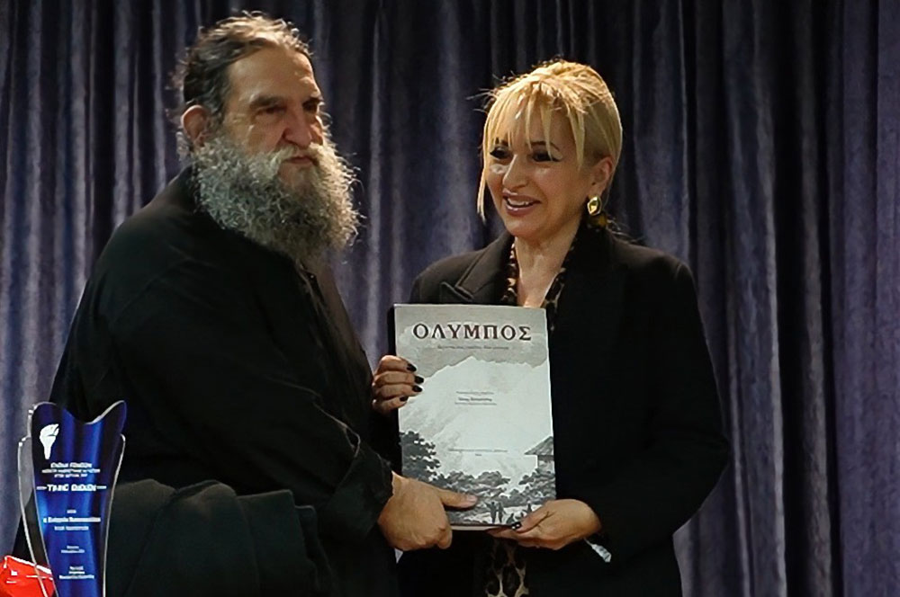Συγκλονιστικός ο παπά Βαγγέλης Παπανικολάου στην κατάμεστη αίθουσα του Συνεδριακού κέντρου Κατερίνης με θέμα: «Ίνα τι κρίνεις τον αδερφό σου;» την Δευτέρα 8-12-2025. 