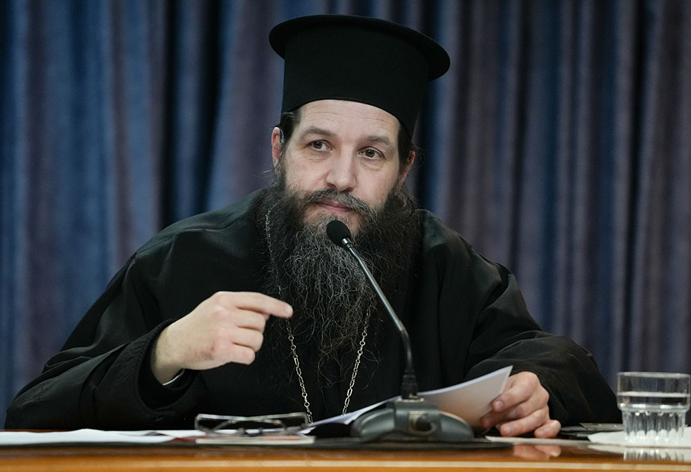 Μια εξαιρετικά επίκαιρη εκδήλωση με θέμα: «Η Κρίση στην Ελληνική Οικογένεια» πραγματοποιήθηκε την Δευτέρα 9 Μαρτίου 2026 στην Σχολή Γονέων – Ανοικτό Πανεπιστήμιο Κατερίνης με επίσημους ομιλητές και καλεσμένους τον σεβασμιώτατο Μητροπολίτη Σισσανίου & Σιατίστης κ.κ. ΑΘΑΝΑΣΙΟ και τον βουλευτή της Ν.Δ. και Γεν. Γραμματέα της Κοινοβουλευτικής ομάδας της Ν.Δ. κ. Μάξιμο Χαρακόπουλο. Η εκδήλωση έγινε σε Συνδιοργάνωση με την Δ.Ε.Ε.Π Πιερίας της Ν.Δ. Συμμετείχε η Χορωδία του πολιτιστικού Ομίλου Λιτοχώρου «ΆΝΑΣΣΑ» υπό την διεύθυνση της μαέστρου κ. Μαρίκας Φωτοπούλου.