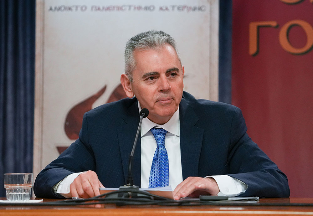 Μια εξαιρετικά επίκαιρη εκδήλωση με θέμα: «Η Κρίση στην Ελληνική Οικογένεια» πραγματοποιήθηκε την Δευτέρα 9 Μαρτίου 2026 στην Σχολή Γονέων – Ανοικτό Πανεπιστήμιο Κατερίνης με επίσημους ομιλητές και καλεσμένους τον σεβασμιώτατο Μητροπολίτη Σισσανίου & Σιατίστης κ.κ. ΑΘΑΝΑΣΙΟ και τον βουλευτή της Ν.Δ. και Γεν. Γραμματέα της Κοινοβουλευτικής ομάδας της Ν.Δ. κ. Μάξιμο Χαρακόπουλο. Η εκδήλωση έγινε σε Συνδιοργάνωση με την Δ.Ε.Ε.Π Πιερίας της Ν.Δ. Συμμετείχε η Χορωδία του πολιτιστικού Ομίλου Λιτοχώρου «ΆΝΑΣΣΑ» υπό την διεύθυνση της μαέστρου κ. Μαρίκας Φωτοπούλου.