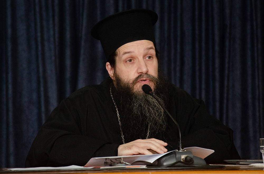 Μια εξαιρετικά επίκαιρη εκδήλωση με θέμα: «Η Κρίση στην Ελληνική Οικογένεια» πραγματοποιήθηκε την Δευτέρα 9 Μαρτίου 2026 στην Σχολή Γονέων – Ανοικτό Πανεπιστήμιο Κατερίνης με επίσημους ομιλητές και καλεσμένους τον σεβασμιώτατο Μητροπολίτη Σισσανίου & Σιατίστης κ.κ. ΑΘΑΝΑΣΙΟ και τον βουλευτή της Ν.Δ. και Γεν. Γραμματέα της Κοινοβουλευτικής ομάδας της Ν.Δ. κ. Μάξιμο Χαρακόπουλο. Η εκδήλωση έγινε σε Συνδιοργάνωση με την Δ.Ε.Ε.Π Πιερίας της Ν.Δ. Συμμετείχε η Χορωδία του πολιτιστικού Ομίλου Λιτοχώρου «ΆΝΑΣΣΑ» υπό την διεύθυνση της μαέστρου κ. Μαρίκας Φωτοπούλου.