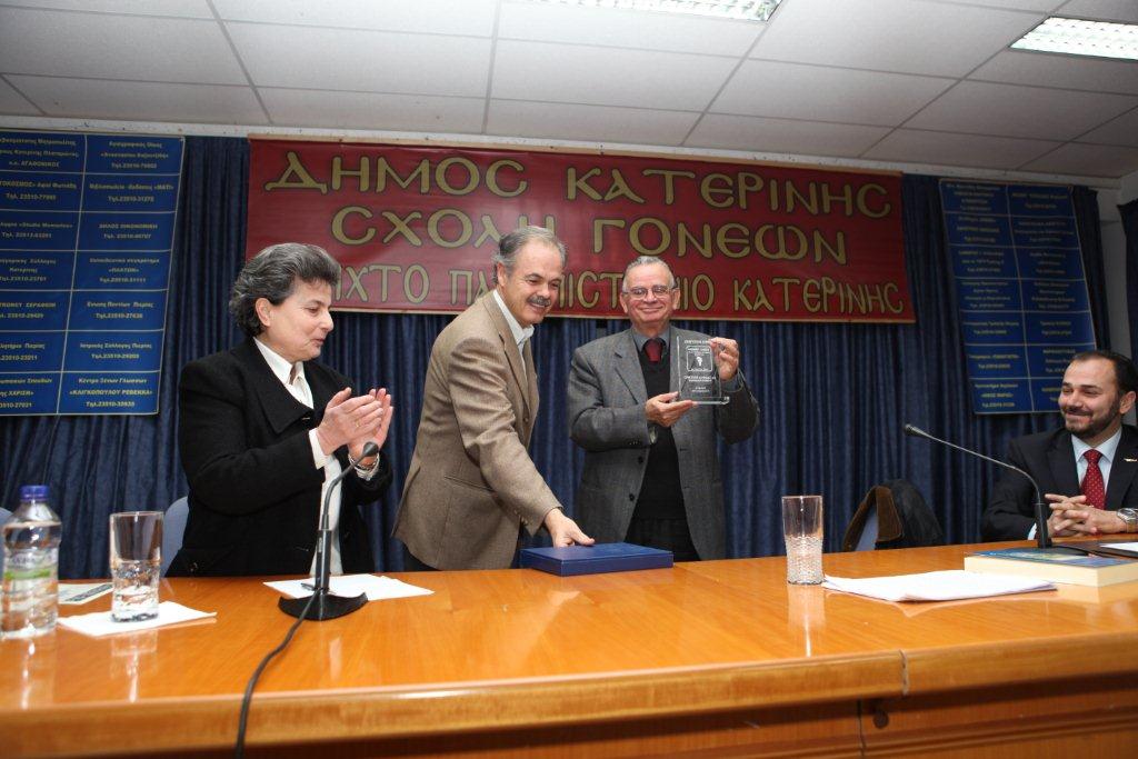 Βράβευση Σαράντου Καργάκου