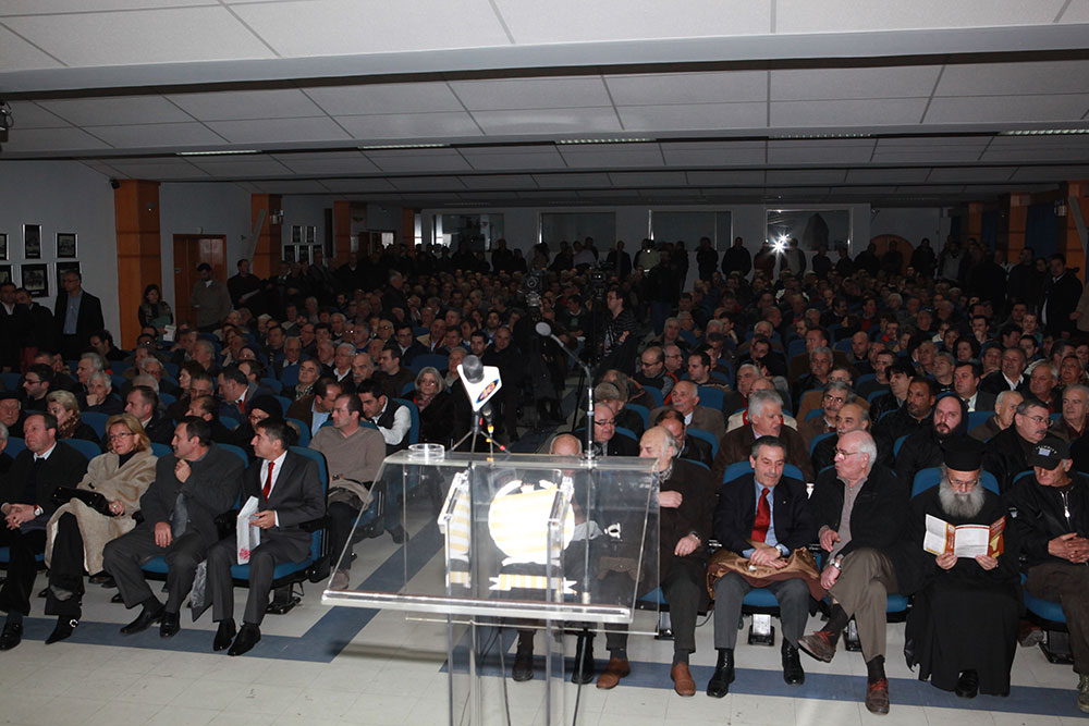 «Ο στρατιωτικός δεν έχει καμιά σχέση με την πολιτική. Ανήκει σε όλους τους Έλληνες και τα πολιτικά του πιστεύω τα εκφράζει στο παραβάν της κάλπης. Έχουμε δώσει όρκο στο Σύνταγμα και τη Δημοκρατία. Πρέπει όλοι οι Έλληνες να είμαστε ενωμένοι και να κρατήσουμε την κοινωνική μας συνοχή, αφήνοντας στην άκρη κόμματα και …αρώματα» .