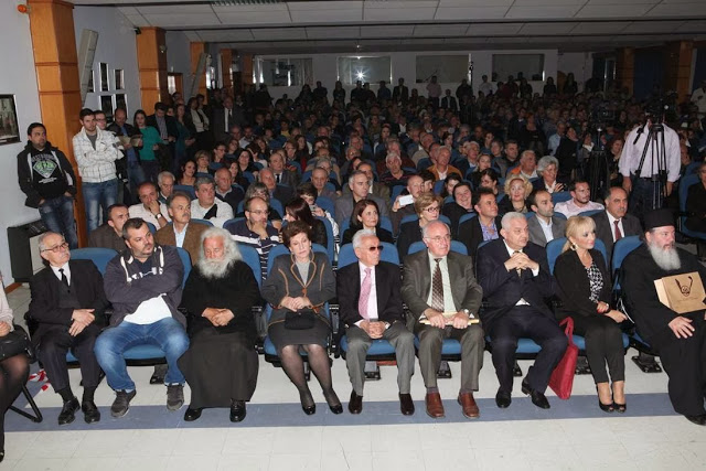 Ακολούθησε η ομιλία του Σεβασμιωτάτου κ.κ. Σεραφείμ με θέμα "Τεκτονισμός-Μασονία. Η αποκρυφιστική και παγανιστική λατρεία του Εωσφόρου" . Χωρίς να αναφέρεται σε πρόσωπα ο ομιλητής, διότι είναι εικόνες Θεού, καταθέτει και καταγγέλλει το σύστημα χωρίς μισαλλοδοξία και εχθρικό λόγο.