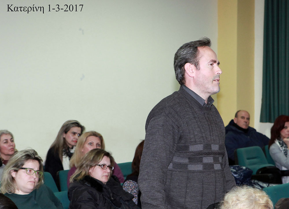 Ολοκληρώθηκε ο 3ος κύκλος των επιμορφωτικών μαθημάτων για γονείς & εκπαιδευτικούς με το θέμα του 3ου κύκλου "Θρησκευτική Αγωγή & Αξιακή Αγωγή: Σχέσεις & Προοπτικές". Οι ομιλητές κ.Σταύρος Γιαγκάζογλου και κ.Παναγιώτης Υφαντής ανέπτυξαν το θέμα εστιάζοντας ότι το μάθημα των Θρησκευτικών είναι "συνθήκη" και πρέπει υπάρξει άνοιγμα στην πολυτισμικότητα με βασικό όμως πυλώνα της Ορθοδοξία. Τα σχολικά βιβλία πρέπει να αναθεωρούνται κάθε χρόνο και να αλλάζουν ριζικά κάθε 6-7 χρόνια και όχι κάθε 30 χρόνια που γινόταν παλαιώτερα.