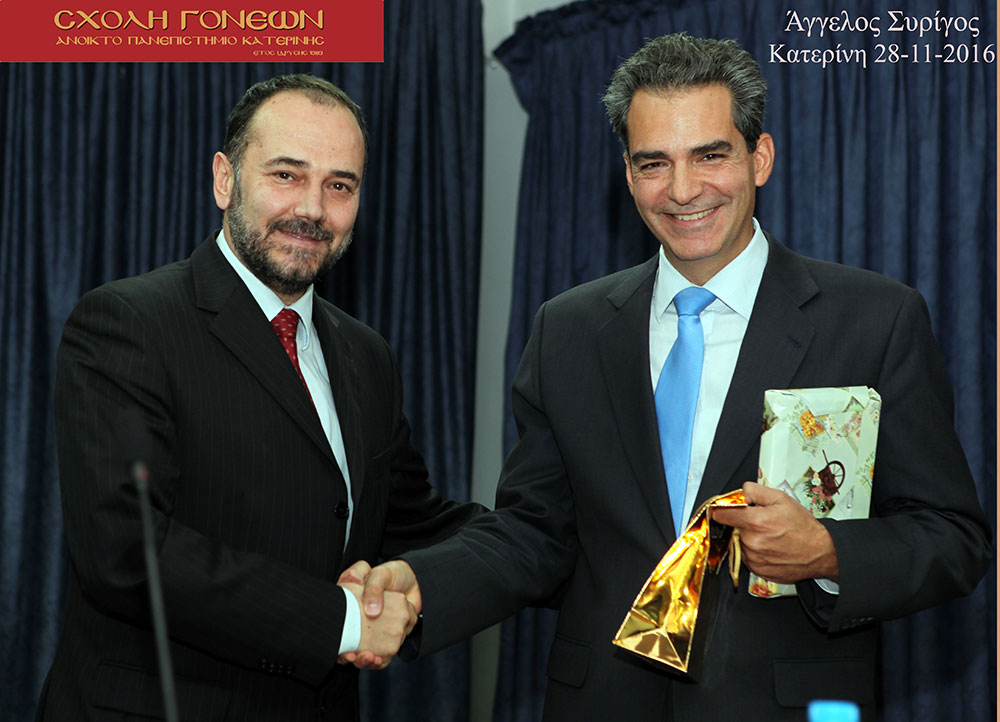 Μια εκπληκτική διάλεξη που αφορούσε όλα το φάσμα των Ελληνοτουρκικών θεμάτων από το πρόσφατο πραξικόπημα στην Τουρκία, το Κυπριακό και το νομικό καθεστώς της συνθήκης της Λωζάννης έδωσε ο Δρ.Νομικής, Αν.Καθηγητής Δικαίου κ.Άγγελος ΣΥΡΙΓΟΣ καθηλώνοντας τους φίλους της Σχολής Γονέων Κατερίνης την Δευτέρα 28-11-2016