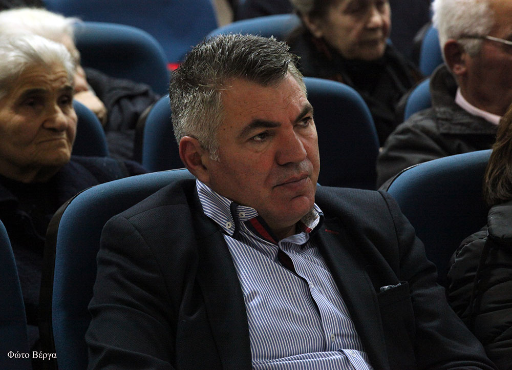 Άγιος Πορφύριος Καυσοκαλυβίτης: Όταν φύγω από το σαρκίο μου…θα είμαι Περισσότερο κοντά σας! Αθηνά Σιδέρη: Είδα τον Ουρανό να κατεβαίνει στην Γή και η Γή να ανεβαίνει στον Ουρανό! Τη Δευτέρα 11-12-2017 οι φίλοι της Σχολής Γονέων - Ανοιχτού Πανεπιστημίου Κατερίνης - είχαν την ευκαιρία να ακούσουν την κ.Αθηνά Σιδέρη, κοινωνική λειτουργό, πνευματικό τέκνο του Αγίου Πορφυρίου, η οποία καθήλωσε με τον βιωματικό και πνευματικό της λόγο το ακροατήριο. Το θέμα ήταν "Ο Άγιος Πορφύριος ο Καυσοκαλυβίτης...όπως τον έζησα". Οι εμπειρίες της ομιλήτριας συγκίνησαν τους ακροατές που με την παραστατικότητα και ζωντάνια του λόγου της φανέρωσαν πτυχές της αγιότητάς του. Πριν από την ομιλία ο Βυζαντινός χορός ιεροψαλτών "Όσιος Διονύσιος ο εν Ολύμπω" απέδωσε ιεροπρεπώς ύμνους για τον Άγιο Πορφύριο υπό τη διεύθυνση του κ.Νικολάου Ξάφη