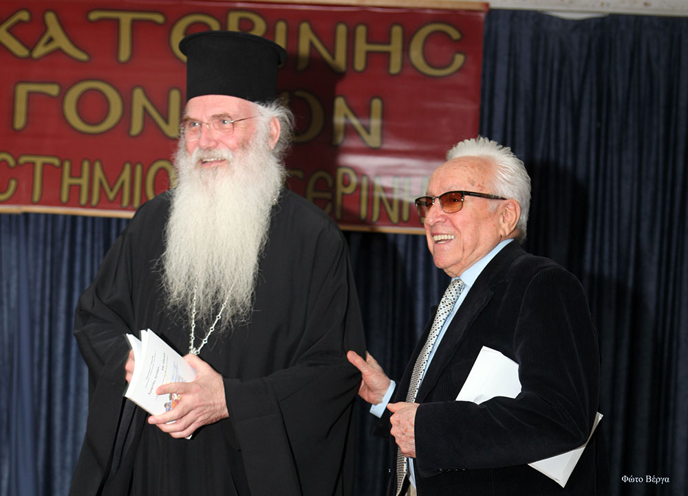 Τον Σεβασμιώτατο Μητροπολίτη Μεσογαίας και Λαυρεωτικής κ.κ. Νικόλαο είχε καλεσμένο ομιλητή η Σχολή Γονέων - Ανοικτό Πανεπιστήμιο Κατερίνης την Δευτέρα 12 Φεβρουαρίου 2018 με ένα άκρως προκλητικό και ενδιαφέρον θέμα ομιλίας : «Δεν είμαι Χριστιανός… Θέλω να γίνω!». Η αίθουσα κατακλύστηκε από πολύ νωρίς από πλήθος κόσμου και έτσι ενεργοποιήθηκε από τους οργανωτές και η δεύτερη αίθουσα του Συνεδριακού Κέντρου Κατερίνης η οποία όμως δεν κατέστη ούτε και αυτή ικανή να φιλοξενήσει τα 1000 και πλέον άτομα που «πλημμύρησαν» τις αίθουσες, τις σκάλες και τους διαδρόμους…!