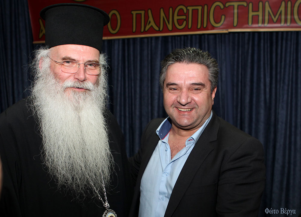 Τον Σεβασμιώτατο Μητροπολίτη Μεσογαίας και Λαυρεωτικής κ.κ. Νικόλαο είχε καλεσμένο ομιλητή η Σχολή Γονέων - Ανοικτό Πανεπιστήμιο Κατερίνης την Δευτέρα 12 Φεβρουαρίου 2018 με ένα άκρως προκλητικό και ενδιαφέρον θέμα ομιλίας : «Δεν είμαι Χριστιανός… Θέλω να γίνω!». Η αίθουσα κατακλύστηκε από πολύ νωρίς από πλήθος κόσμου και έτσι ενεργοποιήθηκε από τους οργανωτές και η δεύτερη αίθουσα του Συνεδριακού Κέντρου Κατερίνης η οποία όμως δεν κατέστη ούτε και αυτή ικανή να φιλοξενήσει τα 1000 και πλέον άτομα που «πλημμύρησαν» τις αίθουσες, τις σκάλες και τους διαδρόμους…!