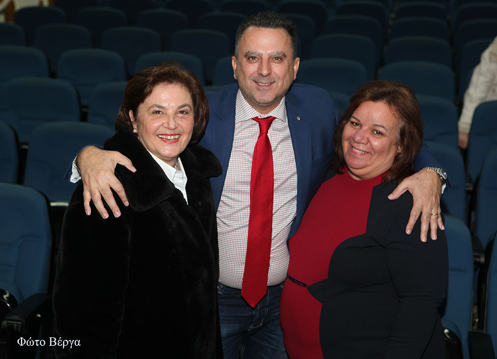 Τον Σεβασμιώτατο Μητροπολίτη Μεσογαίας και Λαυρεωτικής κ.κ. Νικόλαο είχε καλεσμένο ομιλητή η Σχολή Γονέων - Ανοικτό Πανεπιστήμιο Κατερίνης την Δευτέρα 12 Φεβρουαρίου 2018 με ένα άκρως προκλητικό και ενδιαφέρον θέμα ομιλίας : «Δεν είμαι Χριστιανός… Θέλω να γίνω!». Η αίθουσα κατακλύστηκε από πολύ νωρίς από πλήθος κόσμου και έτσι ενεργοποιήθηκε από τους οργανωτές και η δεύτερη αίθουσα του Συνεδριακού Κέντρου Κατερίνης η οποία όμως δεν κατέστη ούτε και αυτή ικανή να φιλοξενήσει τα 1000 και πλέον άτομα που «πλημμύρησαν» τις αίθουσες, τις σκάλες και τους διαδρόμους…!