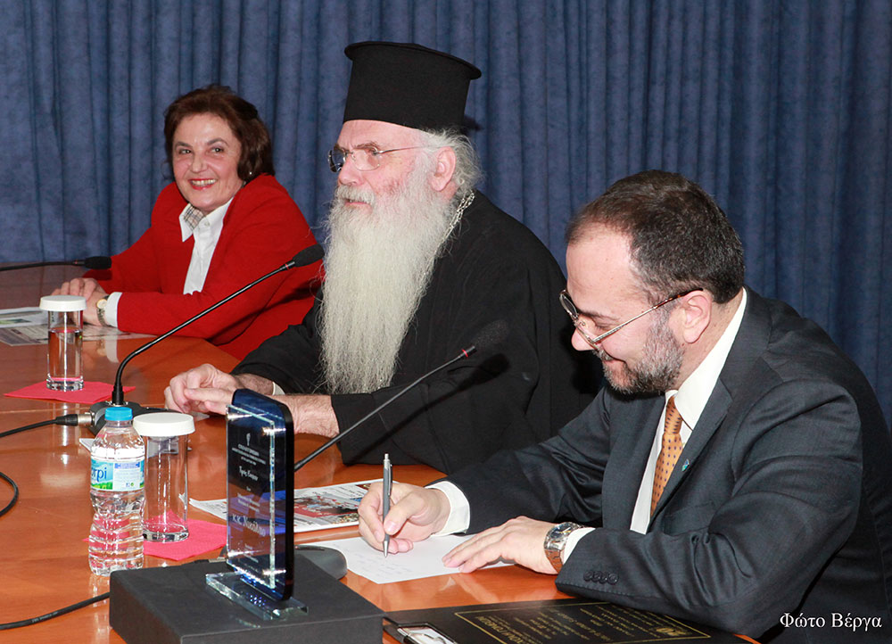 Τον Σεβασμιώτατο Μητροπολίτη Μεσογαίας και Λαυρεωτικής κ.κ. Νικόλαο είχε καλεσμένο ομιλητή η Σχολή Γονέων - Ανοικτό Πανεπιστήμιο Κατερίνης την Δευτέρα 12 Φεβρουαρίου 2018 με ένα άκρως προκλητικό και ενδιαφέρον θέμα ομιλίας : «Δεν είμαι Χριστιανός… Θέλω να γίνω!». Η αίθουσα κατακλύστηκε από πολύ νωρίς από πλήθος κόσμου και έτσι ενεργοποιήθηκε από τους οργανωτές και η δεύτερη αίθουσα του Συνεδριακού Κέντρου Κατερίνης η οποία όμως δεν κατέστη ούτε και αυτή ικανή να φιλοξενήσει τα 1000 και πλέον άτομα που «πλημμύρησαν» τις αίθουσες, τις σκάλες και τους διαδρόμους…!