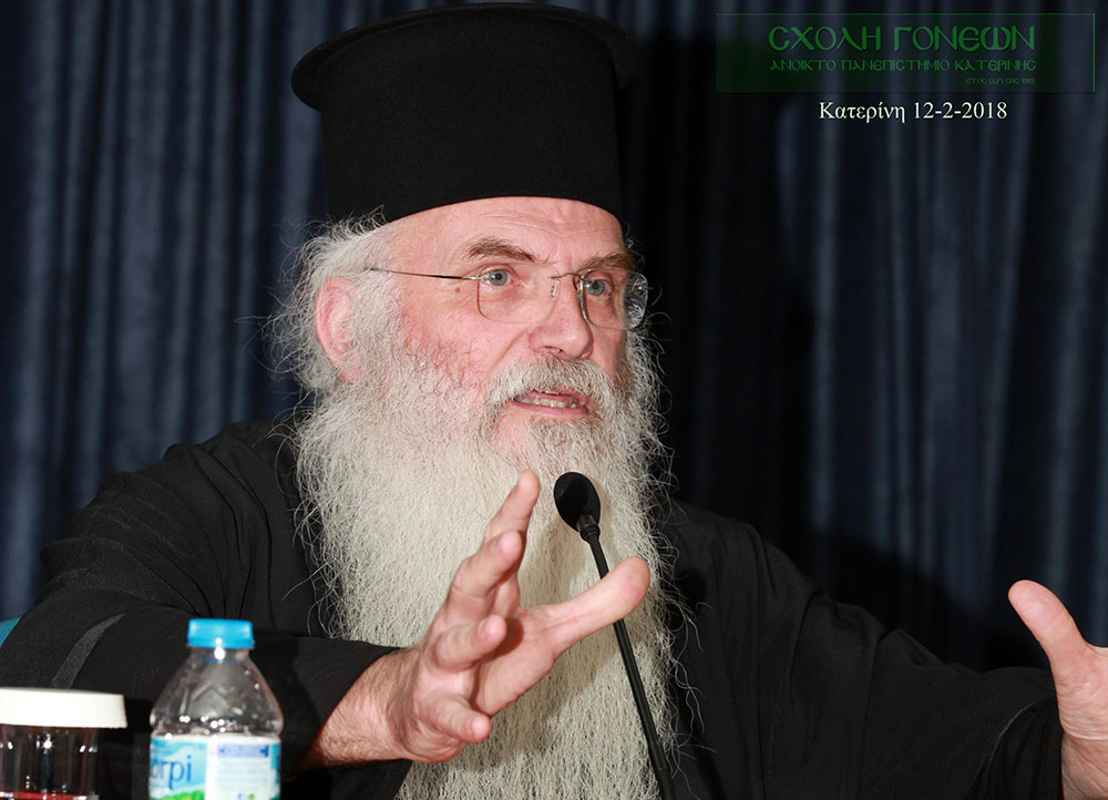 Τον Σεβασμιώτατο Μητροπολίτη Μεσογαίας και Λαυρεωτικής κ.κ. Νικόλαο είχε καλεσμένο ομιλητή η Σχολή Γονέων - Ανοικτό Πανεπιστήμιο Κατερίνης την Δευτέρα 12 Φεβρουαρίου 2018 με ένα άκρως προκλητικό και ενδιαφέρον θέμα ομιλίας : «Δεν είμαι Χριστιανός… Θέλω να γίνω!». Η αίθουσα κατακλύστηκε από πολύ νωρίς από πλήθος κόσμου και έτσι ενεργοποιήθηκε από τους οργανωτές και η δεύτερη αίθουσα του Συνεδριακού Κέντρου Κατερίνης η οποία όμως δεν κατέστη ούτε και αυτή ικανή να φιλοξενήσει τα 1000 και πλέον άτομα που «πλημμύρησαν» τις αίθουσες, τις σκάλες και τους διαδρόμους…!