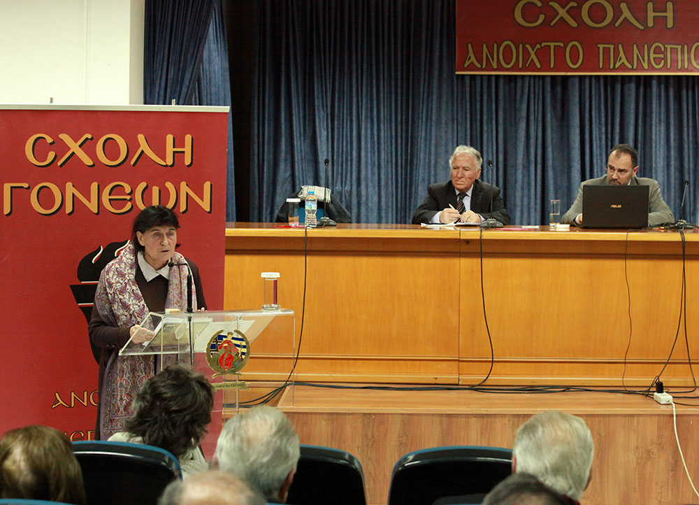 Ναταλία Νικολάου:  -Ο Κομμουνισμός απέτυχε παταγωδώς στην Μέκκα του Κομμουνισμού. -Μεγαλύτερο κακό από την φτωχοποίηση. είναι η καταπίεση της Ελευθερίας… Αυτό είναι η μεγαλύτερη Τρομοκρατία…                       Στην τελευταία της εκδήλωση για το 2017 η Σχολή Γονέων-Ανοιχτό Πανεπιστήμιο Κατερίνης φιλοξένησε τη Δευτέρα 18 Δεκεμβρίου, στο Πνευματικό Κέντρο Κατερίνης, την κ. Ναταλία Νικολάου, καθηγήτρια Νεοελληνικής Λογοτεχνίας στο Πανεπιστήμιο Lomonosov της Μόσχας βραβευμένη από την Ακαδημία Αθηνών το 1992. Η εκλεκτή ομιλήτρια διαπραγματεύτηκε το πολύ ενδιαφέρον και επετειακό θέμα : «Οκτωβριανή Επανάσταση 1917-2017…εκατό χρόνια μετά».