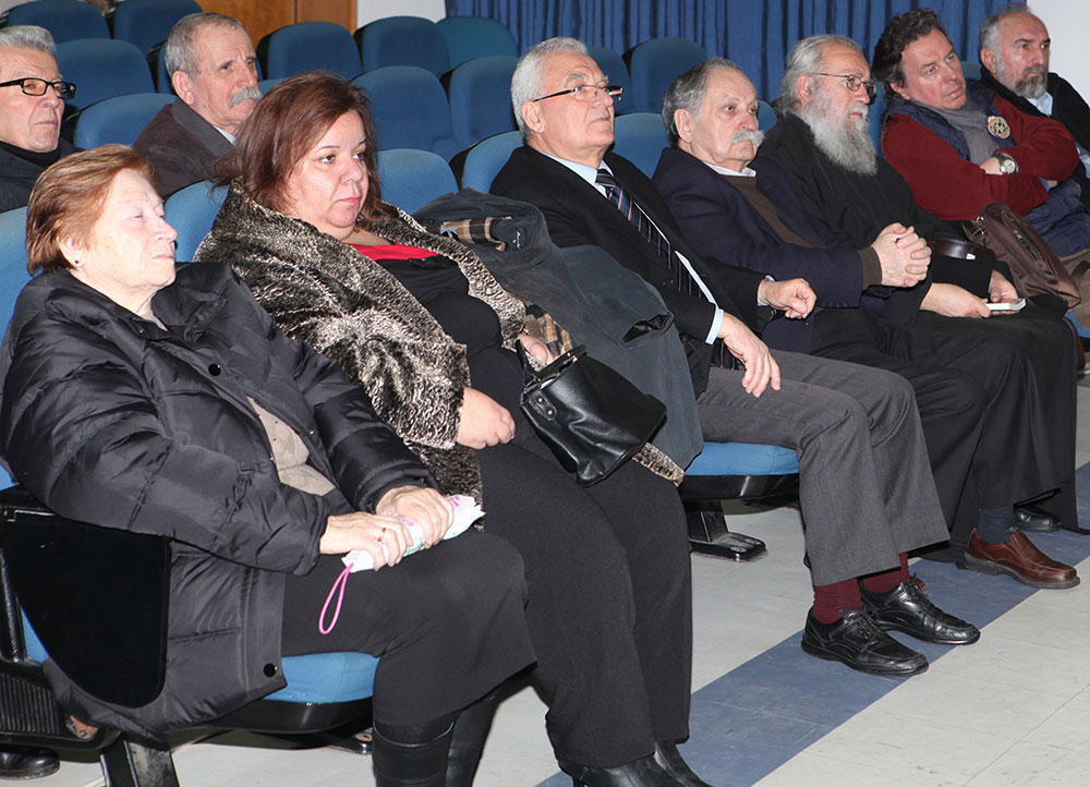 Ο Αντιπρόεδρος του Αρείου Πάγου ε.τ. Νικόλαος Π. Ζαϊρης ήταν ο ομιλητής της διάλεξης που πραγματοποιήθηκε στο πνευματικό κέντρο του Δήμου Κατερίνης στα πλαίσια του προγράμματος της Σχολής Γονέων, Ανοικτό Πανεπιστήμιο Κατερίνης τη 26 Φεβρουαρίου 2018 με συνδιοργανωτή το Δικηγορικό Σύλλογο Κατερίνης. Η ομιλία του είχε σαν θέμα: «φαινόμενα μεταμέλειας στη δίκη της οργάνωσης 17 Νοέμβρη» Ο κ. Ζαϊρης αναφέρθηκε σε περιπτώσεις κάποιων κατηγορουμένων στην παραπάνω δίκη, οι οποίοι παρά τη δεδομένη πολύχρονη παραβατικότητα, τη σκληρότητα και την ηθική αναλγησία που επέδειξαν απέναντι σε συνανθρώπους τους στην 27χρονη δράση της οργάνωσης, δεν απέβαλλαν ολοκληρωτικά και δεν είχαν ξεριζωθεί απ’ αυτούς κάποια ανθρώπινα αισθήματα. Ορισμένοι απ’ αυτούς που είχαν περιφερειακό και υποβοηθητικό κυρίως ρόλο, παρά τα σκληρά αντικοινωνικά αντανακλαστικά και το ταξικό μίσος που επέδειξαν κατά τη διάρκεια της δράσης τους έφτασαν, κάποια στιγμή, στην απόφαση να επιδείξουν κάποια μεταμέλεια, να αναγνωρίσουν τα λάθη τους και να ζητήσουν το αμέριστο έλεος του Θεού, όπως ένας βασικός κατηγορούμενος ο Σάββας Ξηρός, που δήλωσε: «Θεωρώ μεγάλη αλαζονεία να λέει κάποιος, ότι δεν έχει μετανιώσει για τίποτα στη ζωή του. Αυτό που θα άλλαζα, αν μπορούσα από όλη αυτή την ιστορία, θα ήταν να μην είχα αφαιρέσει ζωή. Αυτό θα με κυνηγάει για πάντα και δεν μπορώ να κάνω τίποτα για να το αλλάξω».