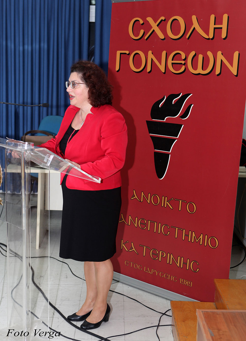 Ο Αντιπρόεδρος του Αρείου Πάγου ε.τ. Νικόλαος Π. Ζαϊρης ήταν ο ομιλητής της διάλεξης που πραγματοποιήθηκε στο πνευματικό κέντρο του Δήμου Κατερίνης στα πλαίσια του προγράμματος της Σχολής Γονέων, Ανοικτό Πανεπιστήμιο Κατερίνης τη 26 Φεβρουαρίου 2018 με συνδιοργανωτή το Δικηγορικό Σύλλογο Κατερίνης. Η ομιλία του είχε σαν θέμα: «φαινόμενα μεταμέλειας στη δίκη της οργάνωσης 17 Νοέμβρη» Ο κ. Ζαϊρης αναφέρθηκε σε περιπτώσεις κάποιων κατηγορουμένων στην παραπάνω δίκη, οι οποίοι παρά τη δεδομένη πολύχρονη παραβατικότητα, τη σκληρότητα και την ηθική αναλγησία που επέδειξαν απέναντι σε συνανθρώπους τους στην 27χρονη δράση της οργάνωσης, δεν απέβαλλαν ολοκληρωτικά και δεν είχαν ξεριζωθεί απ’ αυτούς κάποια ανθρώπινα αισθήματα. Ορισμένοι απ’ αυτούς που είχαν περιφερειακό και υποβοηθητικό κυρίως ρόλο, παρά τα σκληρά αντικοινωνικά αντανακλαστικά και το ταξικό μίσος που επέδειξαν κατά τη διάρκεια της δράσης τους έφτασαν, κάποια στιγμή, στην απόφαση να επιδείξουν κάποια μεταμέλεια, να αναγνωρίσουν τα λάθη τους και να ζητήσουν το αμέριστο έλεος του Θεού, όπως ένας βασικός κατηγορούμενος ο Σάββας Ξηρός, που δήλωσε: «Θεωρώ μεγάλη αλαζονεία να λέει κάποιος, ότι δεν έχει μετανιώσει για τίποτα στη ζωή του. Αυτό που θα άλλαζα, αν μπορούσα από όλη αυτή την ιστορία, θα ήταν να μην είχα αφαιρέσει ζωή. Αυτό θα με κυνηγάει για πάντα και δεν μπορώ να κάνω τίποτα για να το αλλάξω».