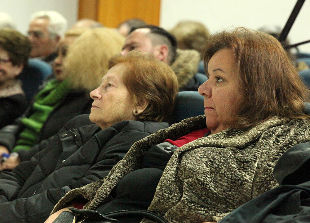 Ο Αντιπρόεδρος του Αρείου Πάγου ε.τ. Νικόλαος Π. Ζαϊρης ήταν ο ομιλητής της διάλεξης που πραγματοποιήθηκε στο πνευματικό κέντρο του Δήμου Κατερίνης στα πλαίσια του προγράμματος της Σχολής Γονέων, Ανοικτό Πανεπιστήμιο Κατερίνης τη 26 Φεβρουαρίου 2018 με συνδιοργανωτή το Δικηγορικό Σύλλογο Κατερίνης. Η ομιλία του είχε σαν θέμα: «φαινόμενα μεταμέλειας στη δίκη της οργάνωσης 17 Νοέμβρη» Ο κ. Ζαϊρης αναφέρθηκε σε περιπτώσεις κάποιων κατηγορουμένων στην παραπάνω δίκη, οι οποίοι παρά τη δεδομένη πολύχρονη παραβατικότητα, τη σκληρότητα και την ηθική αναλγησία που επέδειξαν απέναντι σε συνανθρώπους τους στην 27χρονη δράση της οργάνωσης, δεν απέβαλλαν ολοκληρωτικά και δεν είχαν ξεριζωθεί απ’ αυτούς κάποια ανθρώπινα αισθήματα. Ορισμένοι απ’ αυτούς που είχαν περιφερειακό και υποβοηθητικό κυρίως ρόλο, παρά τα σκληρά αντικοινωνικά αντανακλαστικά και το ταξικό μίσος που επέδειξαν κατά τη διάρκεια της δράσης τους έφτασαν, κάποια στιγμή, στην απόφαση να επιδείξουν κάποια μεταμέλεια, να αναγνωρίσουν τα λάθη τους και να ζητήσουν το αμέριστο έλεος του Θεού, όπως ένας βασικός κατηγορούμενος ο Σάββας Ξηρός, που δήλωσε: «Θεωρώ μεγάλη αλαζονεία να λέει κάποιος, ότι δεν έχει μετανιώσει για τίποτα στη ζωή του. Αυτό που θα άλλαζα, αν μπορούσα από όλη αυτή την ιστορία, θα ήταν να μην είχα αφαιρέσει ζωή. Αυτό θα με κυνηγάει για πάντα και δεν μπορώ να κάνω τίποτα για να το αλλάξω».