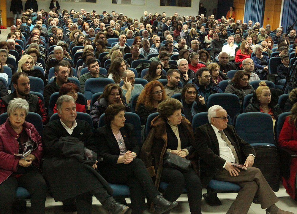 Ο Αστροφυσικός Δρ. Μάνος Δανέζης ήταν ο ομιλητής του Ανοικτού Πανεπιστημίου Κατερίνης την Δευτέρα 5 Μαρτίου. Το θέμα της διάλεξης του ήταν : "Η Σχετικότητα του χρόνου"  &nbsp;&nbsp;&nbsp;&nbsp;&nbsp;&nbsp;&nbsp; Ο Μάνος Δανέζης&nbsp; υπήρξε επίκουρος καθηγητής Αστροφυσικής στο Πανεπιστήμιο Αθηνών και τα ερευνητικά του ενδιαφέροντα στρέφονταν στις κατευθύνσεις: δορυφορική φασματοσκοπία στο υπεριώδες, αστρικές ατμόσφαιρες, διπλοί και μεταβλητοί αστέρες, Ιστορία και Φιλοσοφία των Επιστημών κ.ά. Είναι μέλος της Διεθνούς Αστρονομικής Ένωσης, της Ελληνικής Αστρονομικής Εταιρείας της Ένωσης Ελλήνων Φυσικών και της Ελληνικής Μαθηματικής Εταιρείας. Έχει συντάξει&nbsp;εκατοντάδες άρθρα στον ελληνικό ημερήσιο τύπο, καθώς και δεκαέξι βιβλία σχετικά με την Αστροφυσική και την Ιστορία και Φιλοσοφία των Επιστημών. Τέλος έχει παρουσιάσει 110 εκπομπές στην ελληνική τηλεόραση με σχετική θεματολογία.