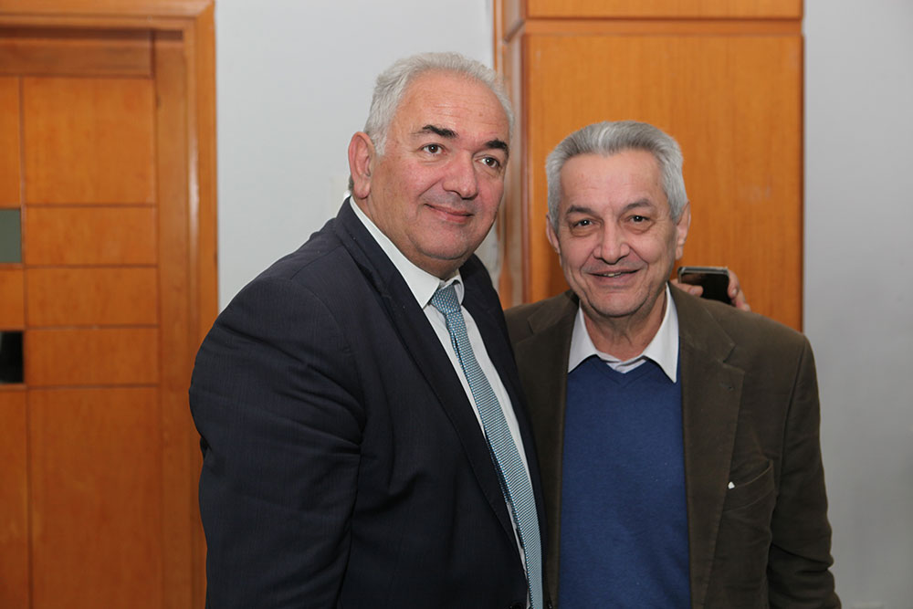 Η Σχολή Γονέων - Ανοιχτό Πανεπιστήμιο Κατερίνης - ξεκίνησε το πρόγραμμά της για το 2018-2019 τη Δευτέρα 15-10-2018 με τον καθηγητή Γλωσσολογίας και πρώην Πρύτανη του Πανεπιστημίου Αθηνών κ.Γεώργιο Μπαμπινιώτη. Το θέμα της ομιλίας του ήταν: "Ο ρόλος του σχολείου, των δασκάλων και των γονέων στην κατάκτηση της μητρικής γλώσσας". Η εκδήλωση πραγματοποιήθηκε με συνδιοργάνωση της Β/θμιας Εκπαίδευσης Πιερίας.