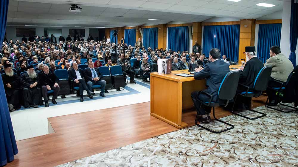 H Σχολή Γονέων- Ανοιχτό Πανεπιστήμιο Κατερίνης συμπλήρωσε τον κύκλο ομιλιών των τριάντα συνεχών ετών λειτουργίας της με μια πολύ διδακτική επετειακή ομιλία. Καλεσμένος ομιλητής της εκδήλωσης ήταν ο γέρων της Ιεράς Καλύβης των Αγίων Αποστόλων&nbsp; του Αγίου Όρους π. Νίκων. Το θέμα του ήταν η συνέχεια και το δεύτερο μέρος παλαιότερης ομιλίας του με θέμα «Η Κατάκριση»