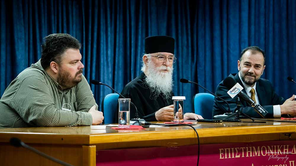 H Σχολή Γονέων- Ανοιχτό Πανεπιστήμιο Κατερίνης συμπλήρωσε τον κύκλο ομιλιών των τριάντα συνεχών ετών λειτουργίας της με μια πολύ διδακτική επετειακή ομιλία. Καλεσμένος ομιλητής της εκδήλωσης ήταν ο γέρων της Ιεράς Καλύβης των Αγίων Αποστόλων&nbsp; του Αγίου Όρους π. Νίκων. Το θέμα του ήταν η συνέχεια και το δεύτερο μέρος παλαιότερης ομιλίας του με θέμα «Η Κατάκριση»