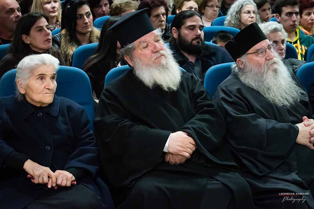 H Σχολή Γονέων- Ανοιχτό Πανεπιστήμιο Κατερίνης συμπλήρωσε τον κύκλο ομιλιών των τριάντα συνεχών ετών λειτουργίας της με μια πολύ διδακτική επετειακή ομιλία. Καλεσμένος ομιλητής της εκδήλωσης ήταν ο γέρων της Ιεράς Καλύβης των Αγίων Αποστόλων&nbsp; του Αγίου Όρους π. Νίκων. Το θέμα του ήταν η συνέχεια και το δεύτερο μέρος παλαιότερης ομιλίας του με θέμα «Η Κατάκριση»