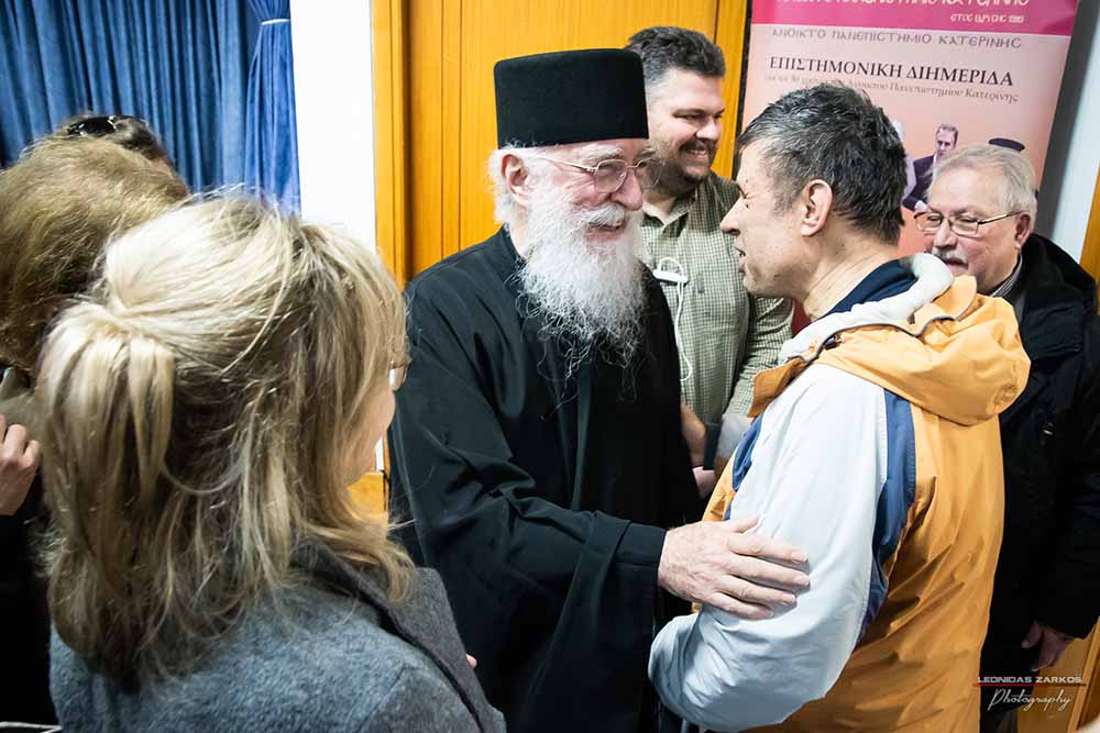 H Σχολή Γονέων- Ανοιχτό Πανεπιστήμιο Κατερίνης συμπλήρωσε τον κύκλο ομιλιών των τριάντα συνεχών ετών λειτουργίας της με μια πολύ διδακτική επετειακή ομιλία. Καλεσμένος ομιλητής της εκδήλωσης ήταν ο γέρων της Ιεράς Καλύβης των Αγίων Αποστόλων&nbsp; του Αγίου Όρους π. Νίκων. Το θέμα του ήταν η συνέχεια και το δεύτερο μέρος παλαιότερης ομιλίας του με θέμα «Η Κατάκριση»